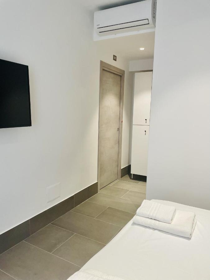 Smart Rooms Napoli Bagian luar foto
