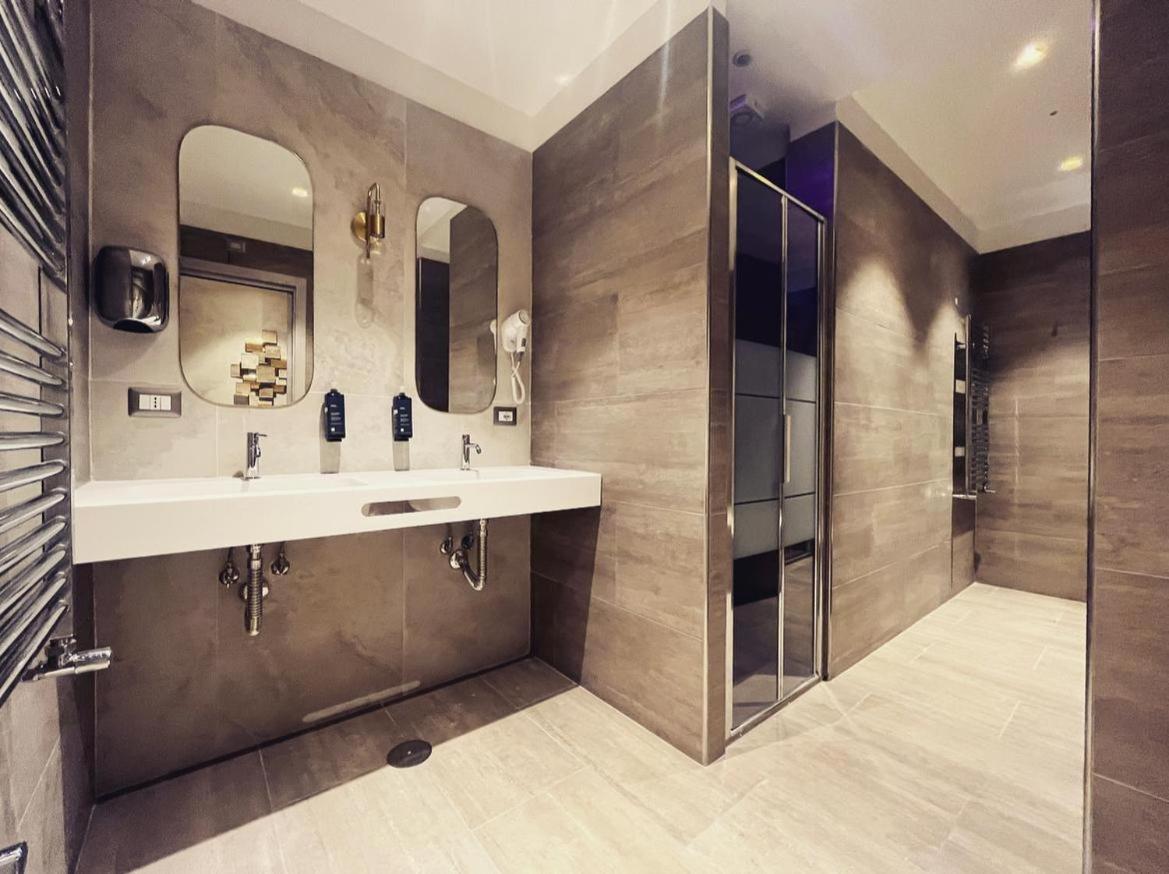 Smart Rooms Napoli Bagian luar foto